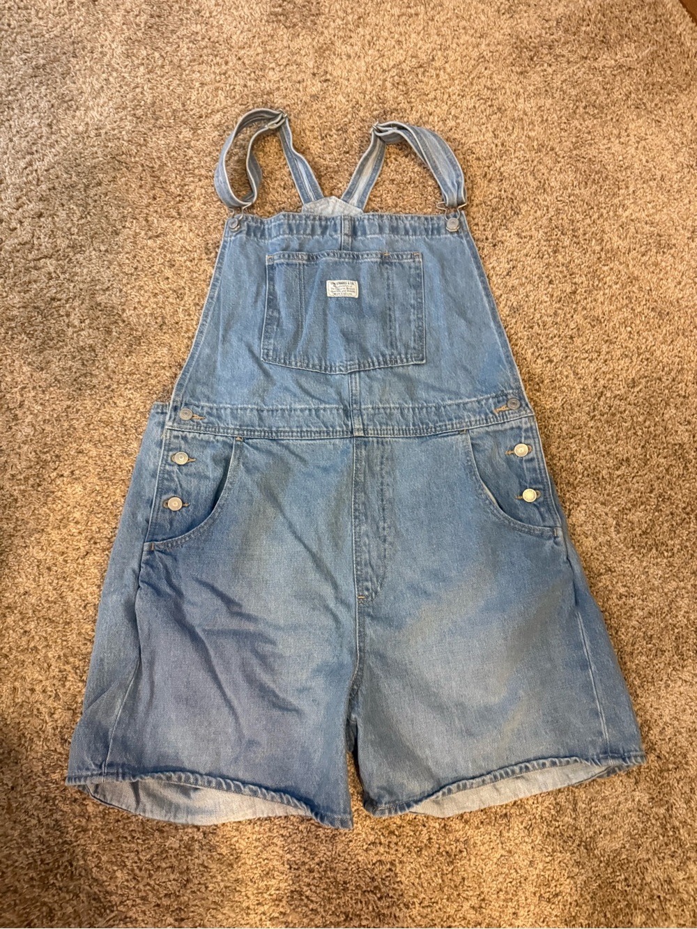 NWOT - Women’s Levi’s Denim Short Overalls - Light Blue